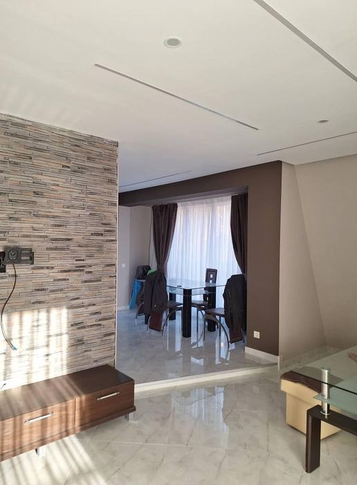 Дава се под наем Двустаен апартамент в София, Триъгълника - 90 кв.м за 599 € - Снимка #2