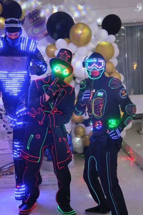 ФЕНИКС: Главное неоновое шоу столицы.