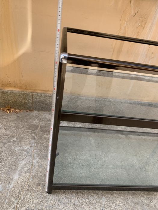 Стъклена витрина стелаж рафт бюро търговско обзавеждане комод маса