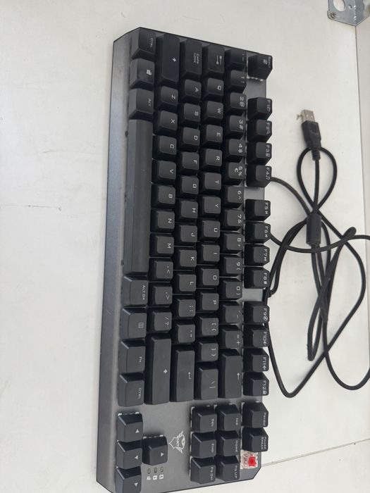 Trust GXT 834 TKL – механична геймърска клавиатура