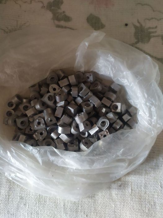 ПРОДАЁТСЯ всё оптом. Алюминиевые и железные набойки, замки и многое