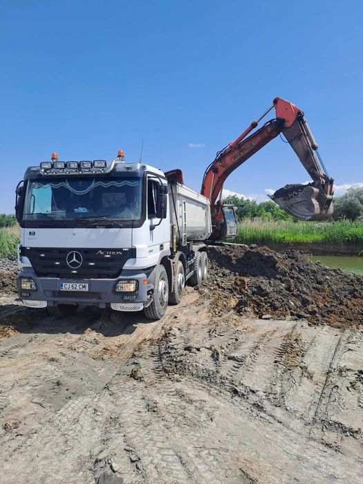 Transport marfă cu basculante de 18 Tone și 8x4