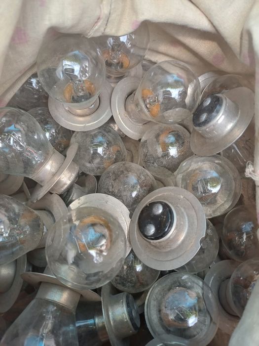 Продам лампы и лампочки 12 в.