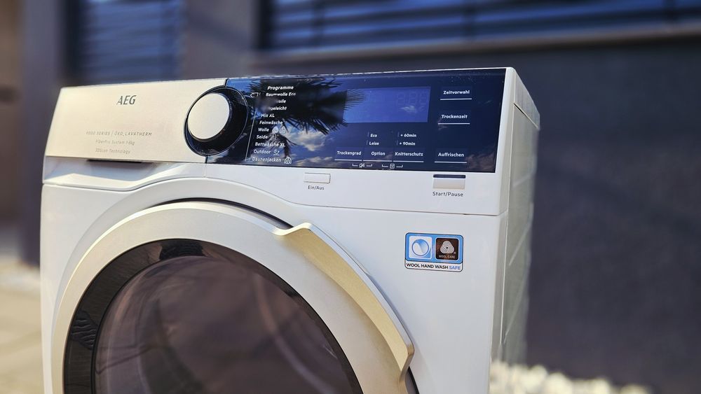 Uscator de haine Aeg seria 9000 cu 3D scan fiber pro.