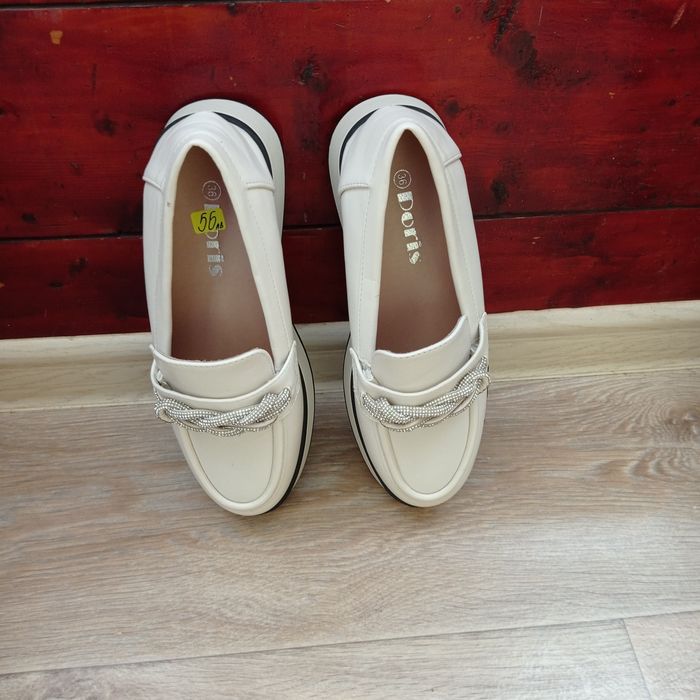 Дамски нови обувки