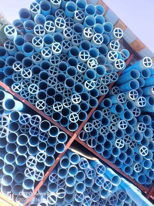 Teava pvc albastra si portocalie
