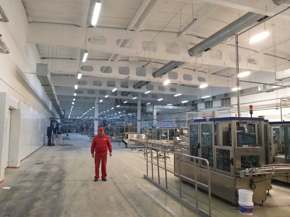 Vopsire hale industriale, sablare, curățare profesională, protecție anticorozivă, zugrăveli și văruire cu var