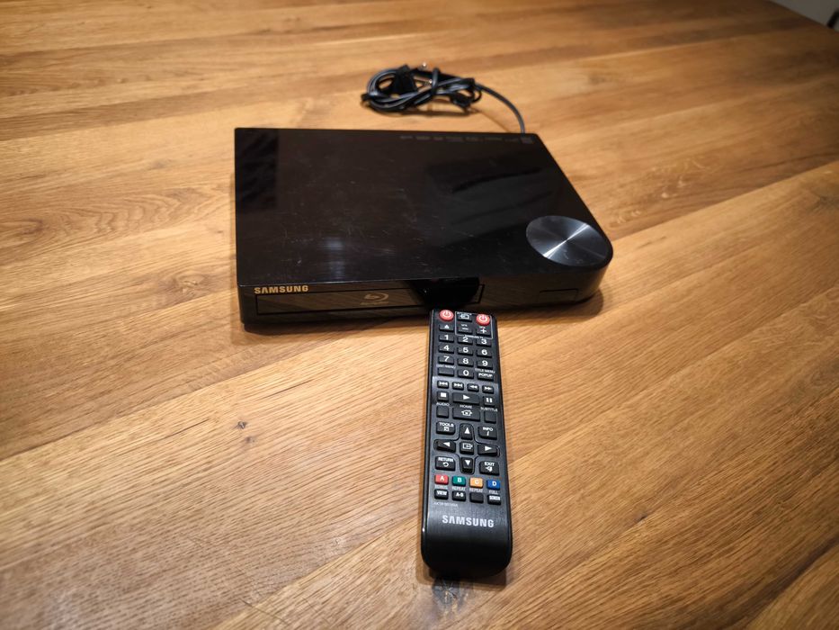 Блу Рей плеър Samsung BD-F5100 с дистанционно + подарък