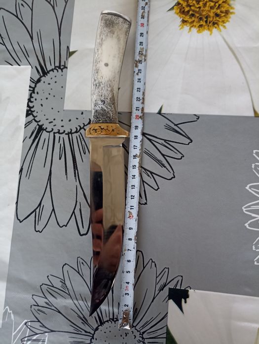 Продавам ловен нож