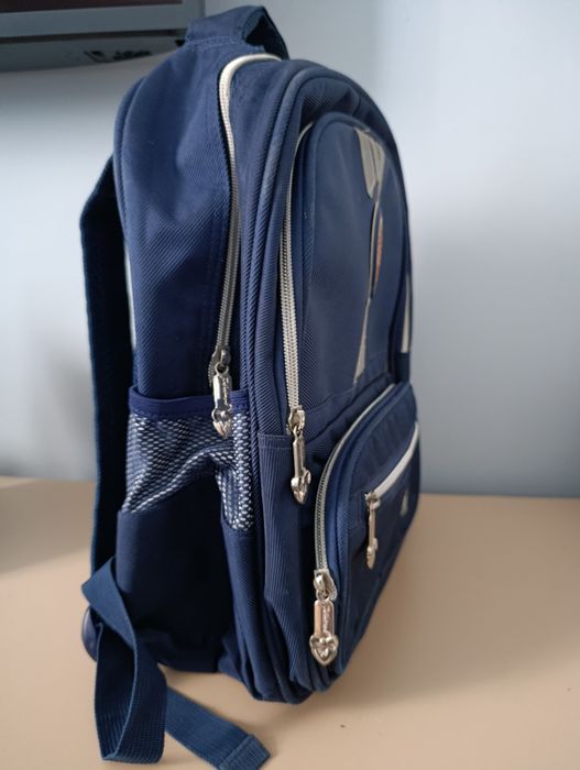 Рюкзак для школьника в отличном состоянии