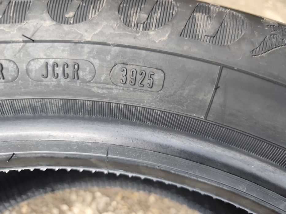 215/55/17" 4бр Good year efficient grip performance, dot3925