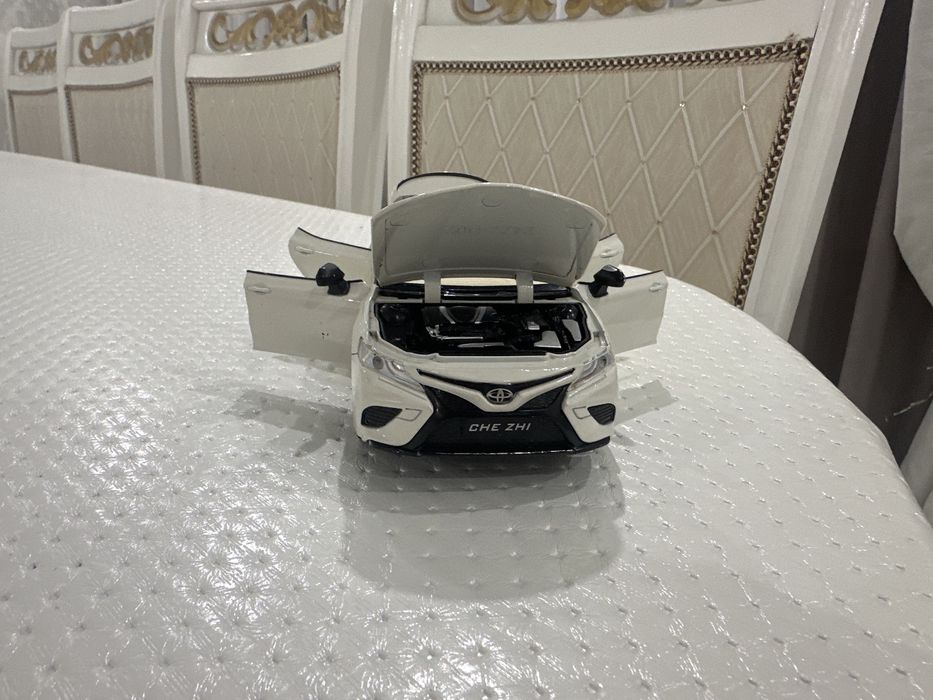 Игрущечная машинка toyota 70