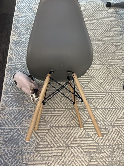Стул на деревяных ножках Eames DSW