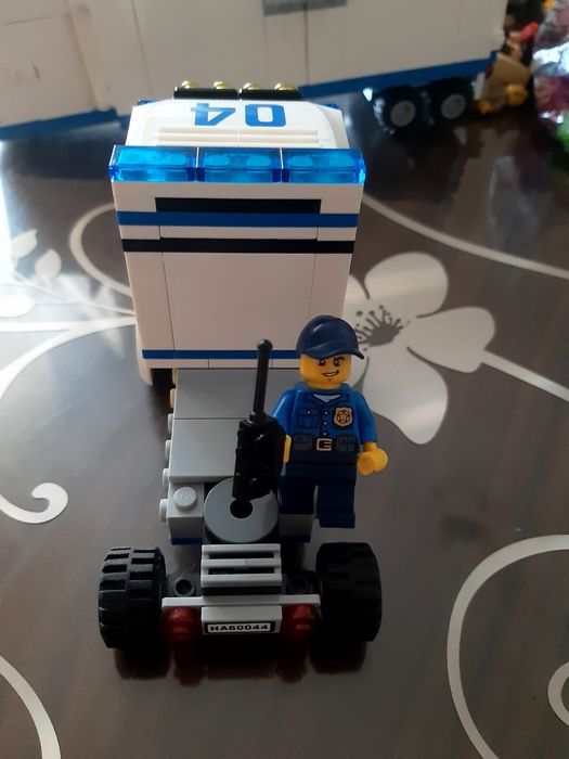 LEGO City – Centru Mobil de Poliție