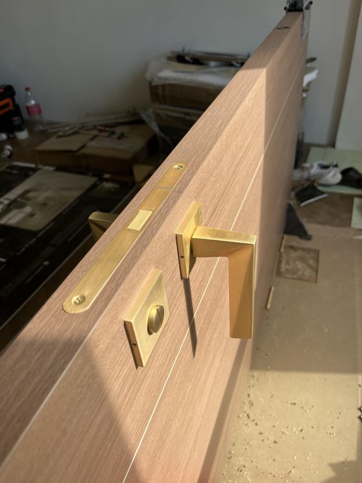 Установка межкомнатных дверей