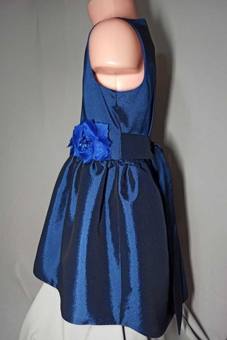 Платье на девочку.