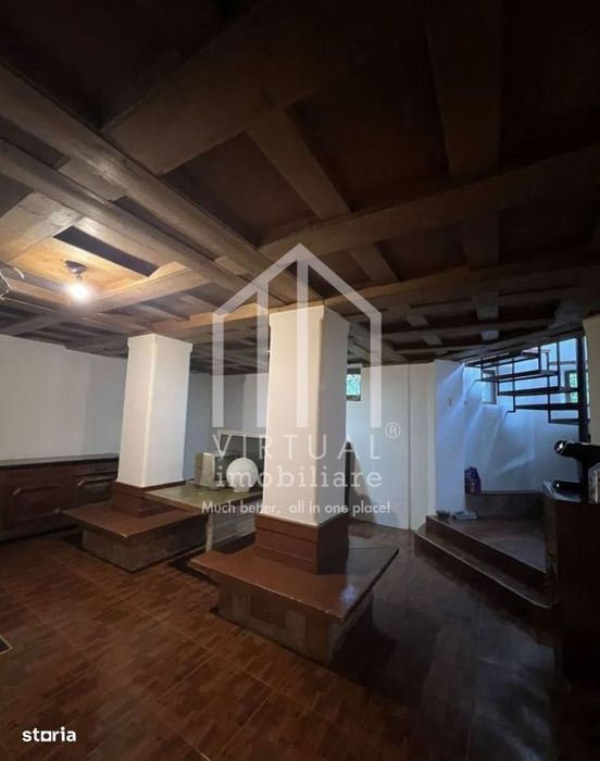 Casa formata din 2 apartamente, 2 garaje,  3 bai - zona Trei Stejari