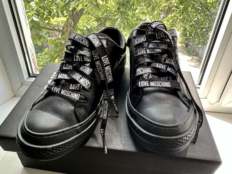 Продам кожаные кеды Moshcino оригинал