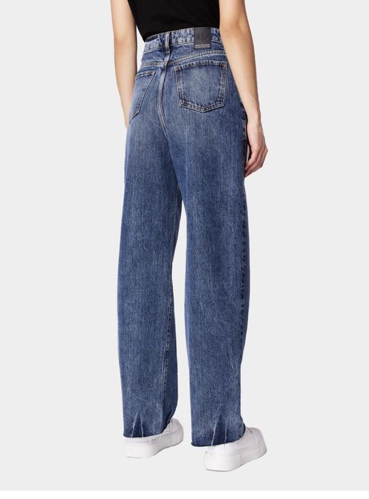 Джинсы Armani Exchange.