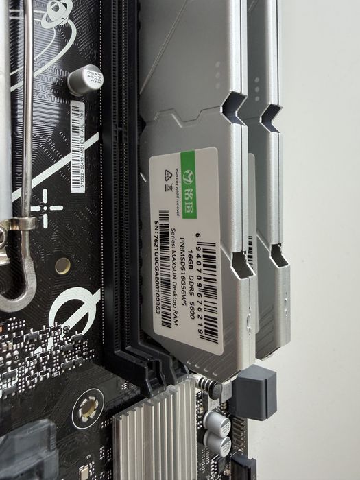 i7-13700KF/ Asus B760/ DDR5 32gb