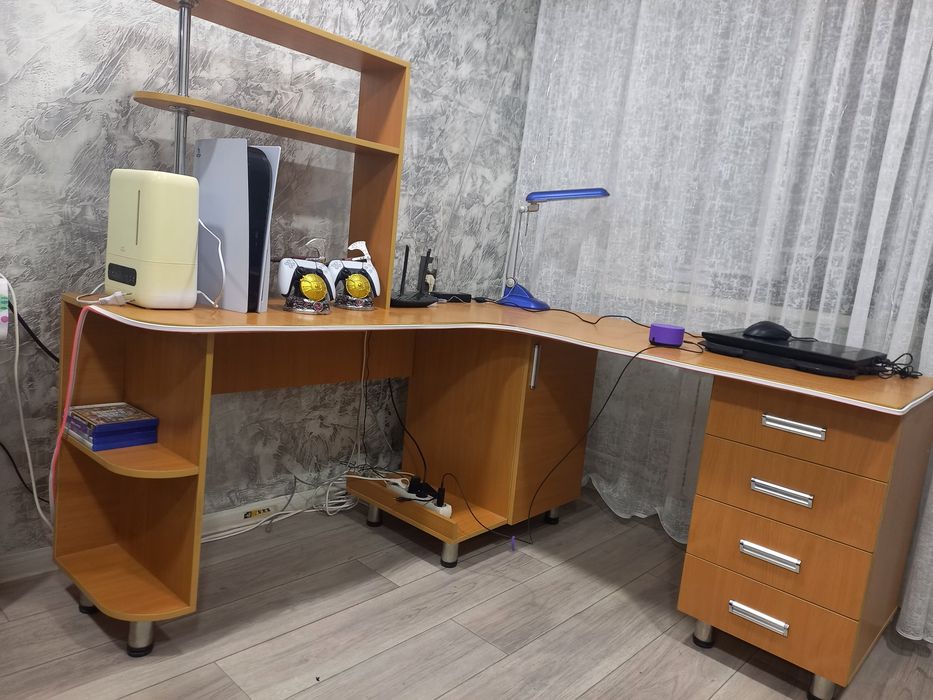 Продам стол и стул в хорошем состоянии