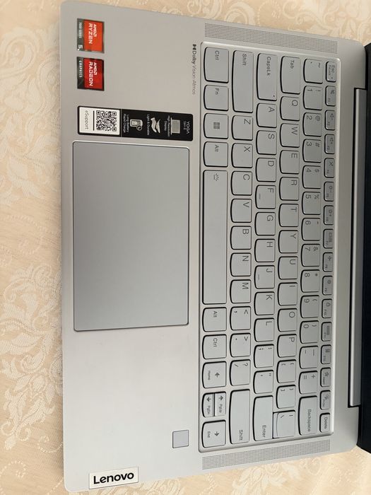 Laptop ultraportabil Lenovo Yoga Slim 6