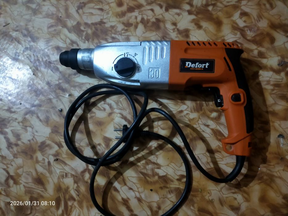 Продам перфоратор Makita 18000