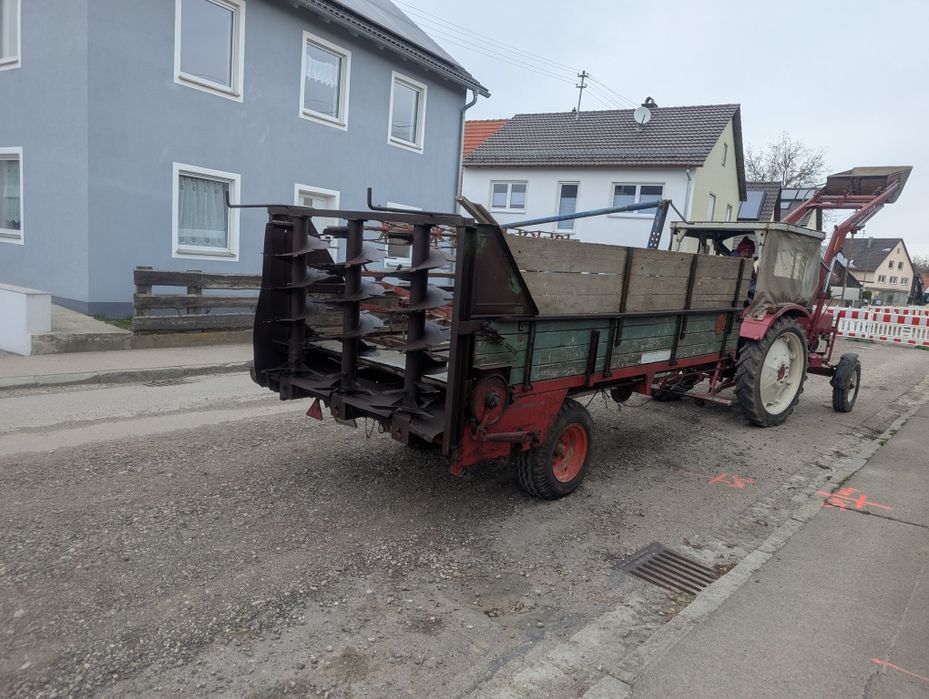 Vând remorca gunoi 4 t