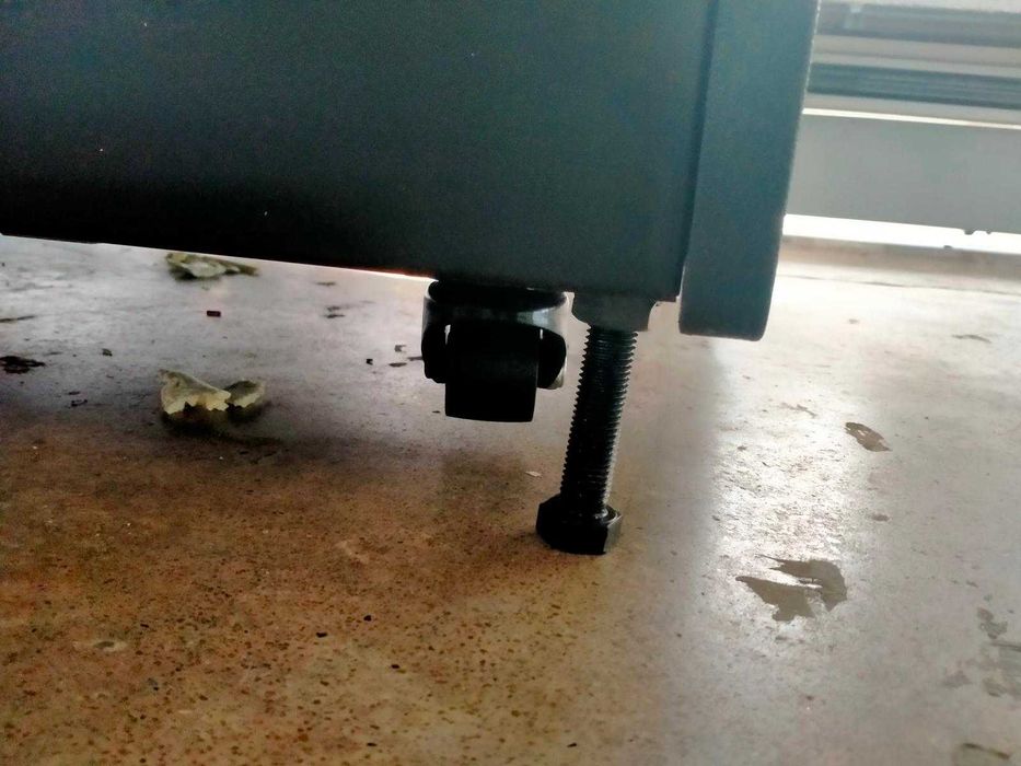 Vitrină frigorifică mezeluri 200 cm  2–8°C geam semirotund LED