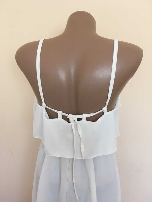 Елегантна рокля в бяло