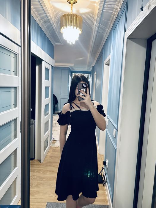 Черное нарядное платье