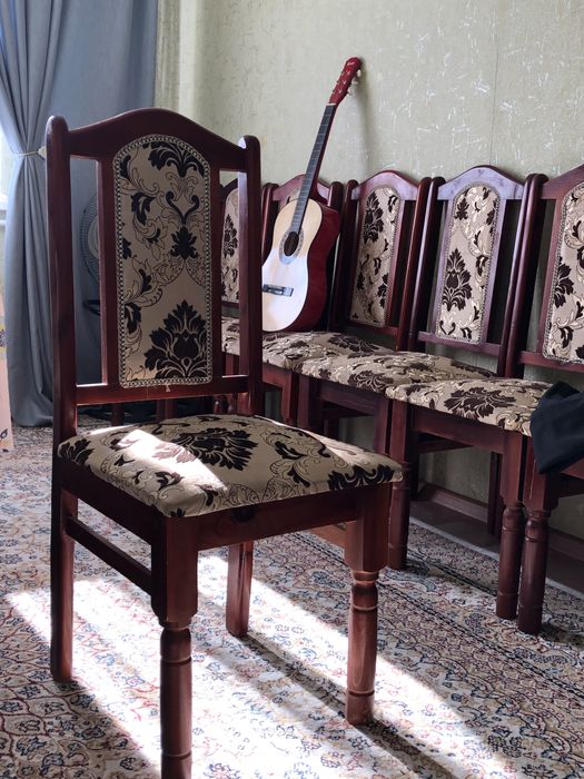 Стол для гостинной комнаты