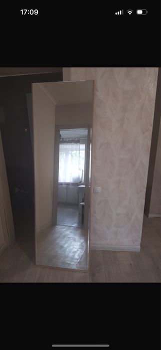 Напольное зеркало