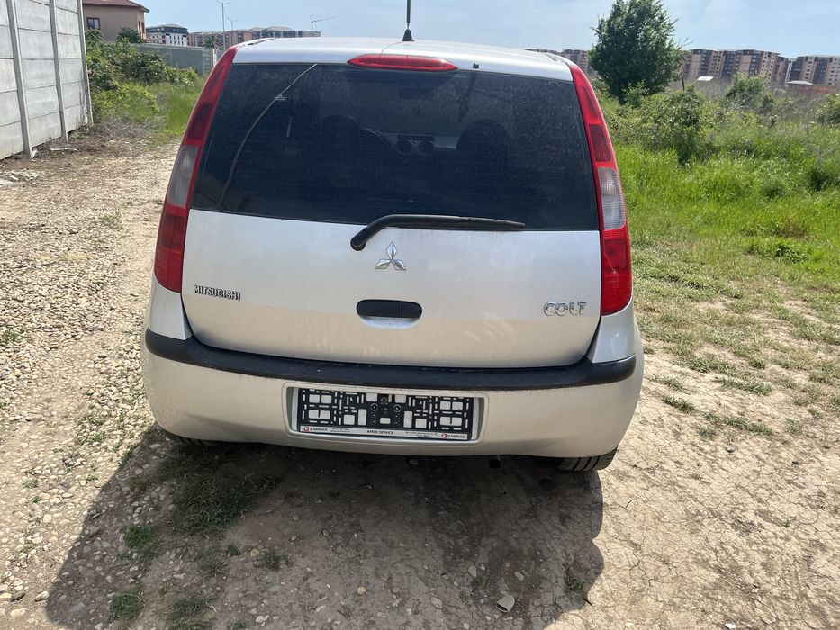 Dezmembrez Mitsubishi Colt 1.1 benzuna 2005-2009