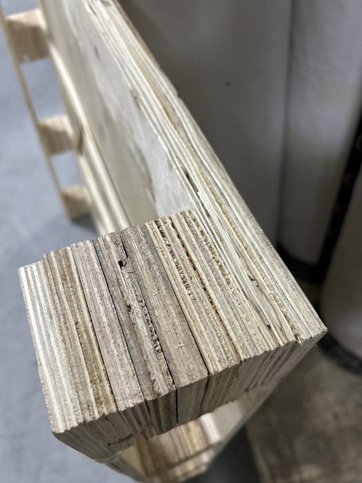 Паллет фанерадан жасалган.