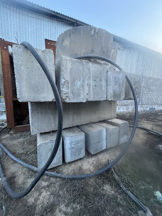 Бетонные блоки. .