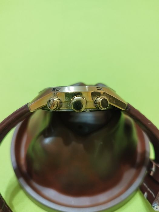 Продавам часовник Fosul