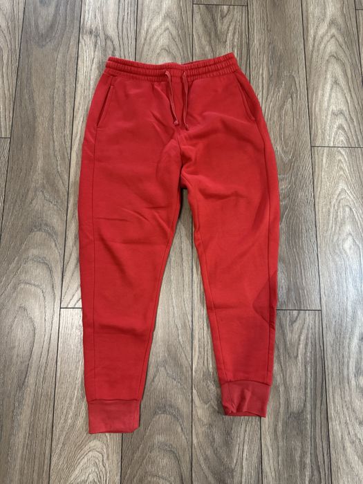 Vand pantaloni de trening