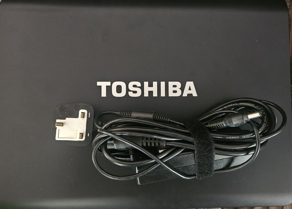Лаптоп Toshiba Equium A210-1AS / 15.4" / 2GB RAM / 160GB HDD / За части или ремонт.