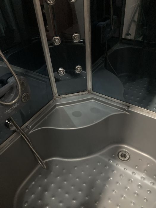 душевая кабинка размером 1:1