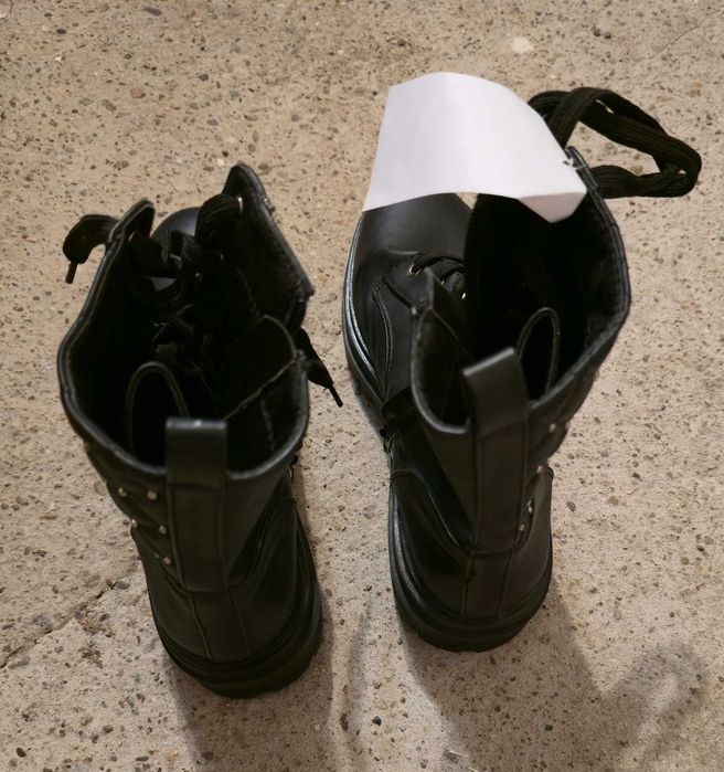 Ghete de culoare neagră, Stare impecabilă.