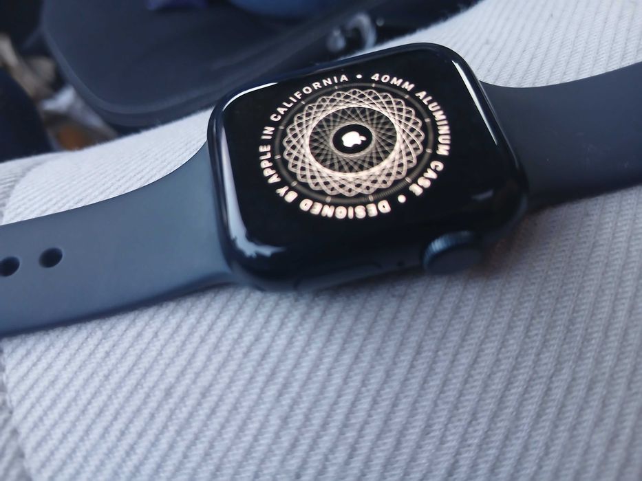 Apple watch SE 40 mm alunimium case