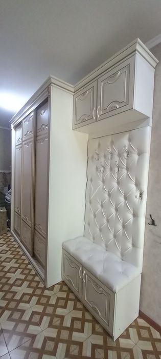 Белыи шкаф в хорошем качестве