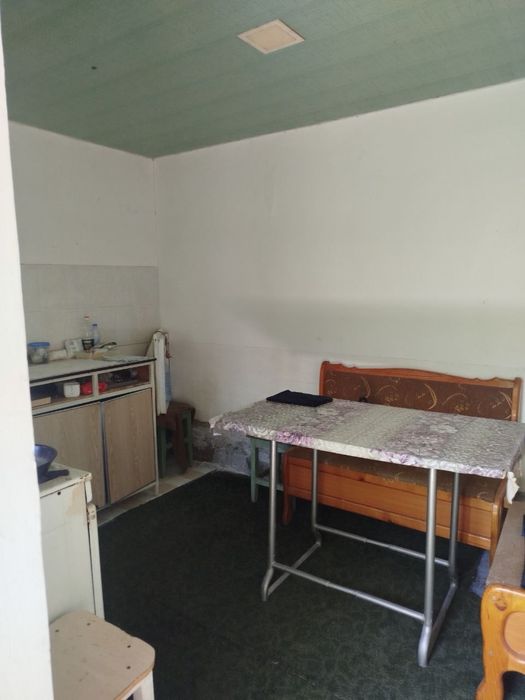 Продаетьчя Дача в янгиюле , свой дом , огород болтшой 6 соток земли ..