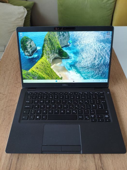Лаптоп с тъчскрийн Dell Latitude 5300 - i5-8265U, 8GB RAM, 256.  NVMe SSD
