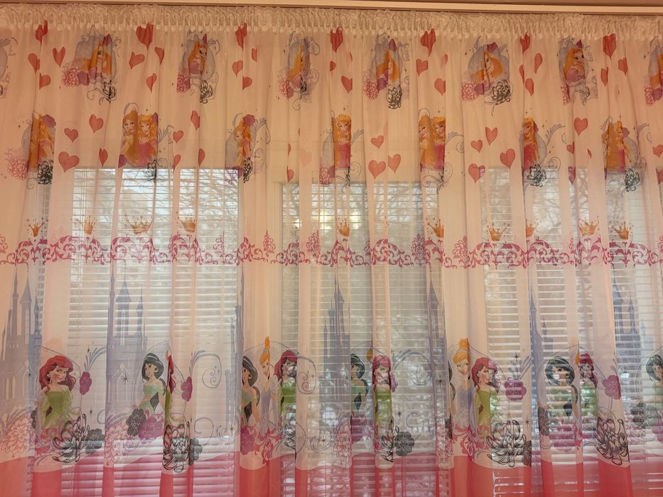 Ушити пердета на принцеси