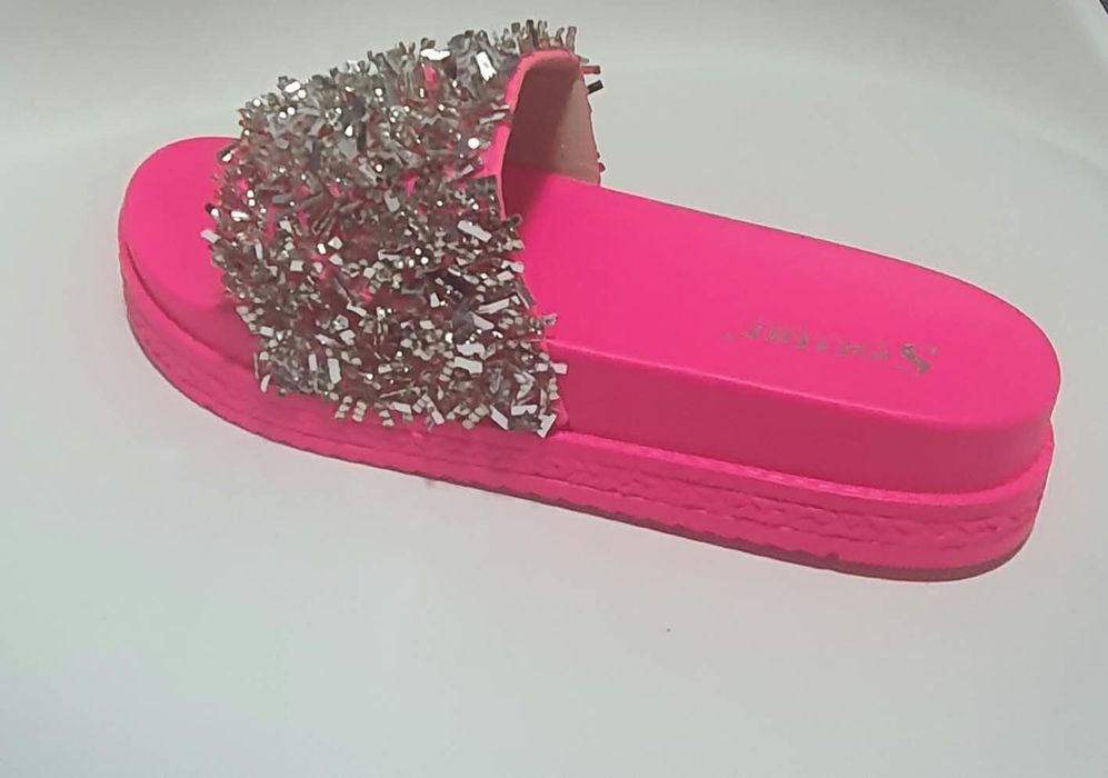 Slapi SEASTAR cu detalii Trendy & Extravagante