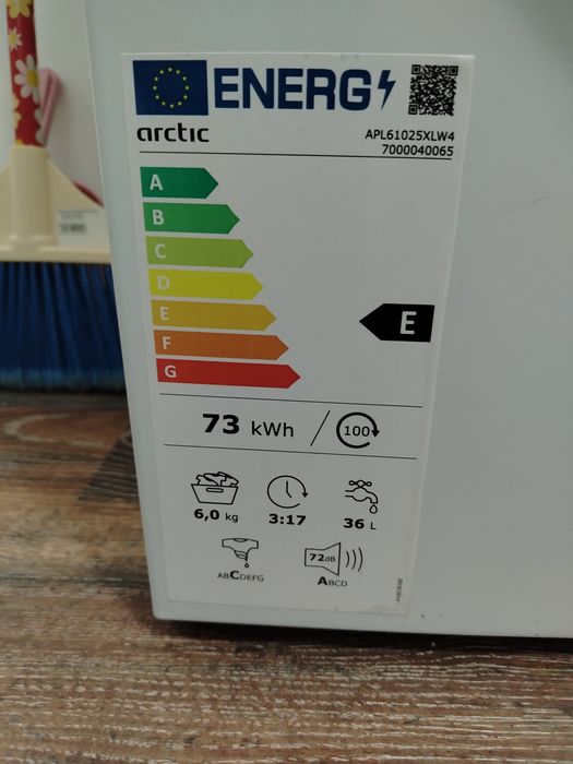 Vînd mașină de spălat rufe 6 kg Arctic.