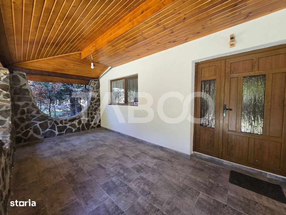 Casa de vacanta noua de vanzare 278 mp curte 855mp Valea Avrigului