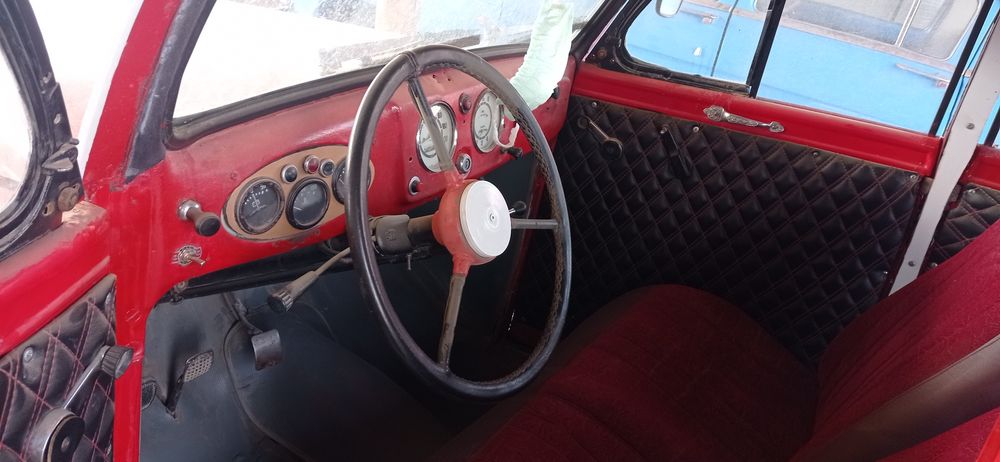 Ретро москвич 401 сотаман